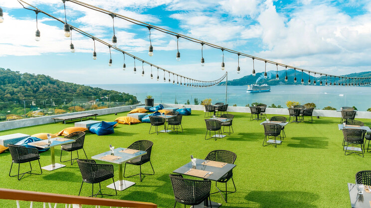 Crest Resort & Pool Villas